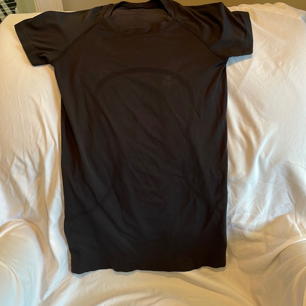Size 6 Swiftly Tech Short-Sleeve Lululemon black short sleeve shirt